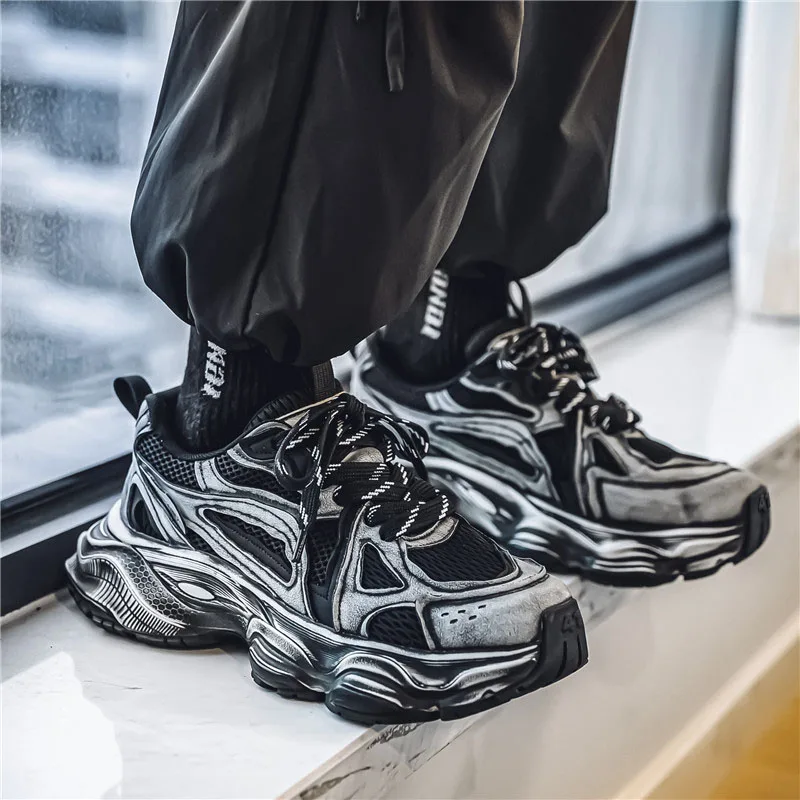 高級感のある通気性の良いテニスシューズ。レースアップ式でクラ - Badminton Shoes Men のレビューと価格