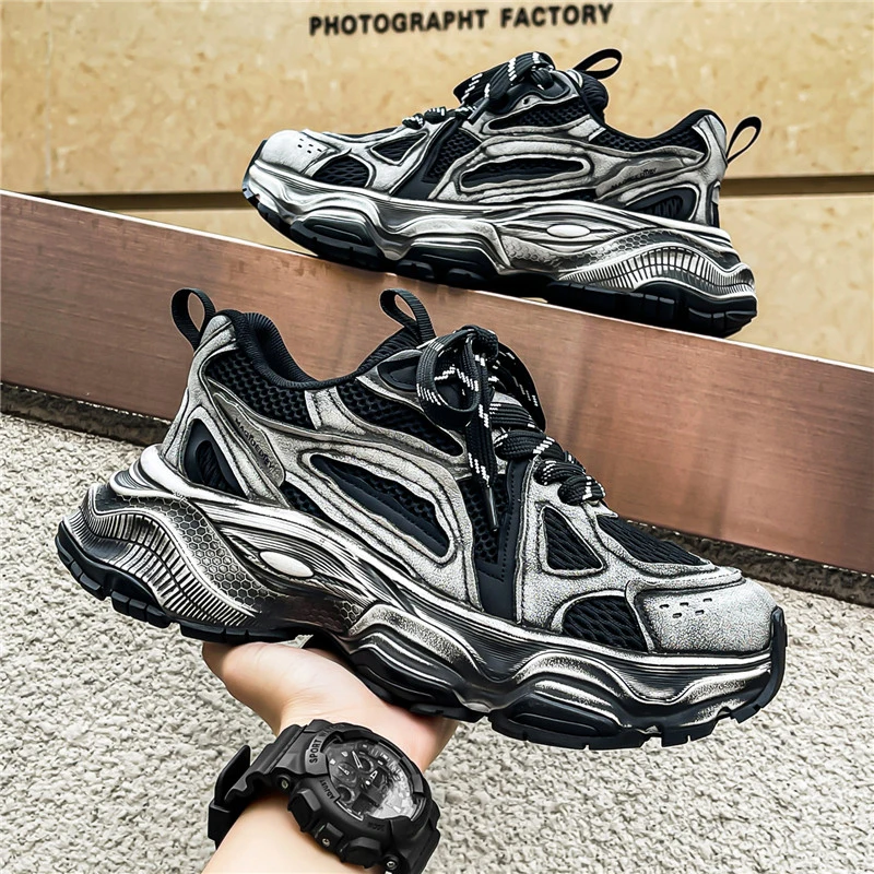高級感のある通気性の良いテニスシューズ。レースアップ式でクラ - Badminton Shoes Men のレビューと価格